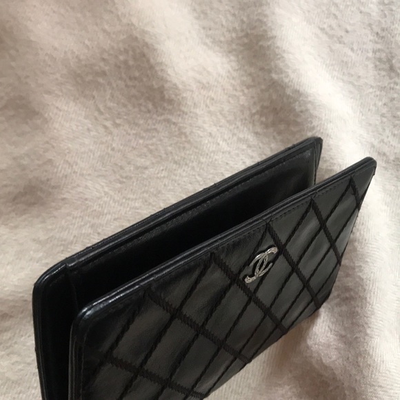 CHANEL Black Calfskin Wallet Quilted Stitching - Picture 7 of 16